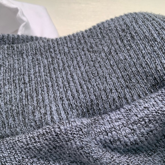 ABERCROMBIE AND FITCH TOP/SWEATER (XS) - Picture 4 of 5